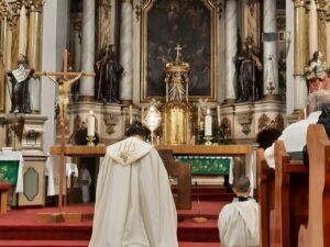 Modlitba za mier vo františkánskom kostole v Hlohovci